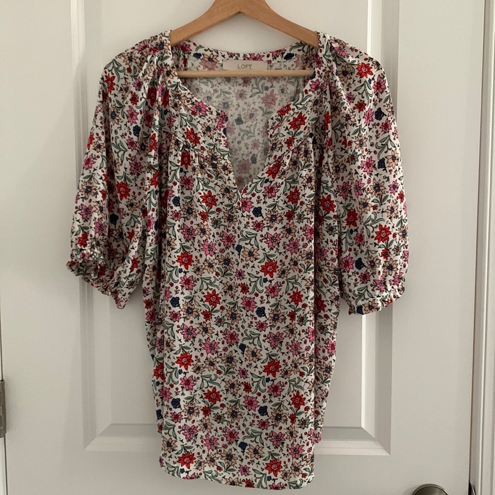 LOFT mixed media floral patterned top with gathered sleeves and split neck